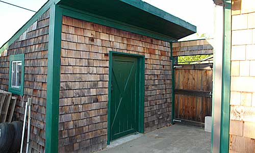 03-side-outbuilding