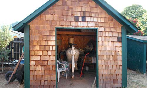 08-back-outbuilding